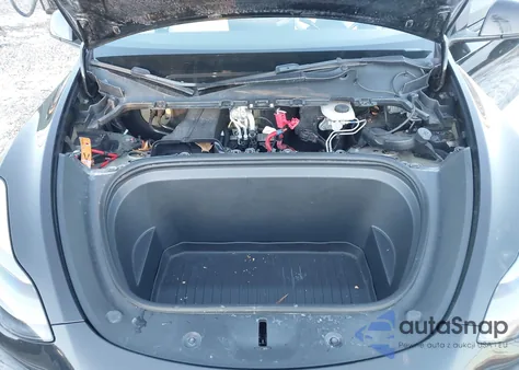 2022 Tesla Model Y Performance Dual Motor All-Wheel Drive z USA, uszkodzony, nr VIN 7SAYGDEF9NF397030